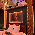 Le Secret De Cléopâtre, De Luxe Avec Jacuzzi Et Pièce Secrète