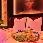 Le Secret De Cléopâtre, De Luxe Avec Jacuzzi Et Pièce Secrète Apartamento