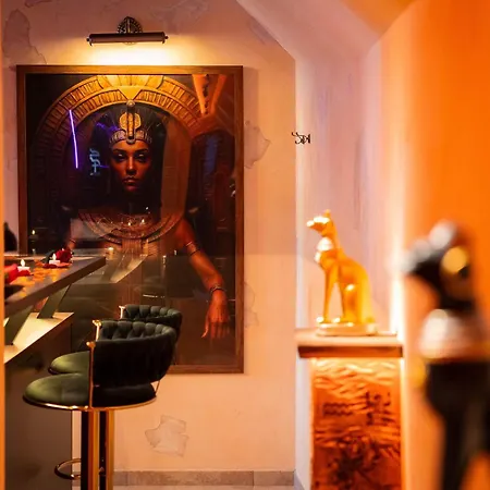 Le Secret De Cléopâtre, De Luxe Avec Jacuzzi Et Pièce Secrète *