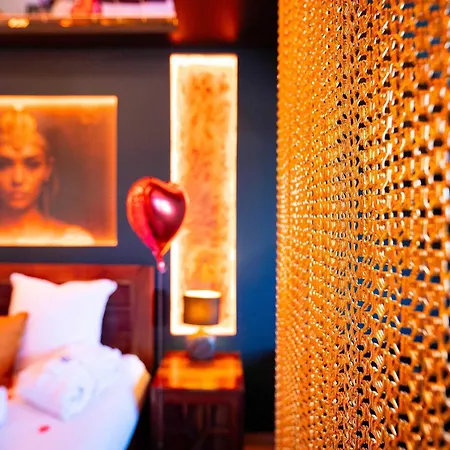 Appartamento Le Secret De Cléopâtre, De Luxe Avec Jacuzzi Et Pièce Secrète