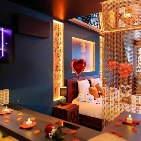 Le Secret De Cléopâtre, De Luxe Avec Jacuzzi Et Pièce Secrète Appartamento