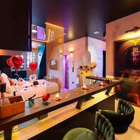 Appartamento Le Secret De Cléopâtre, De Luxe Avec Jacuzzi Et Pièce Secrète *