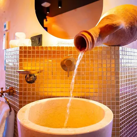 Appartamento Le Secret De Cléopâtre, De Luxe Avec Jacuzzi Et Pièce Secrète *