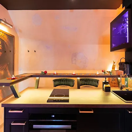 Appartamento Le Secret De Cléopâtre, De Luxe Avec Jacuzzi Et Pièce Secrète