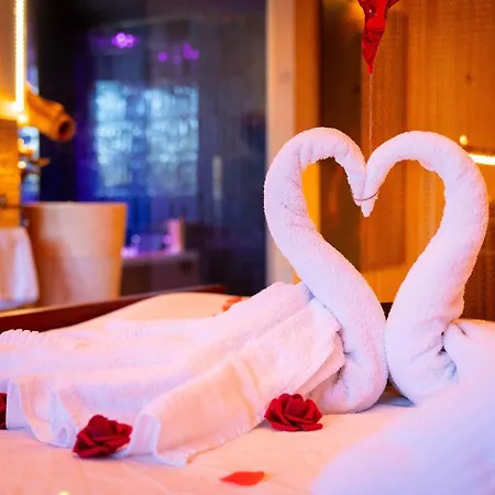 Le Secret De Cléopâtre, De Luxe Avec Jacuzzi Et Pièce Secrète Appartamento *
