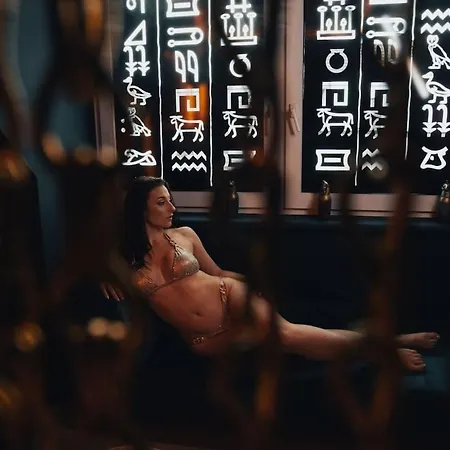 Appartamento Le Secret De Cléopâtre, De Luxe Avec Jacuzzi Et Pièce Secrète