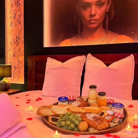 Le Secret De Cléopâtre, De Luxe Avec Jacuzzi Et Pièce Secrète Appartamento