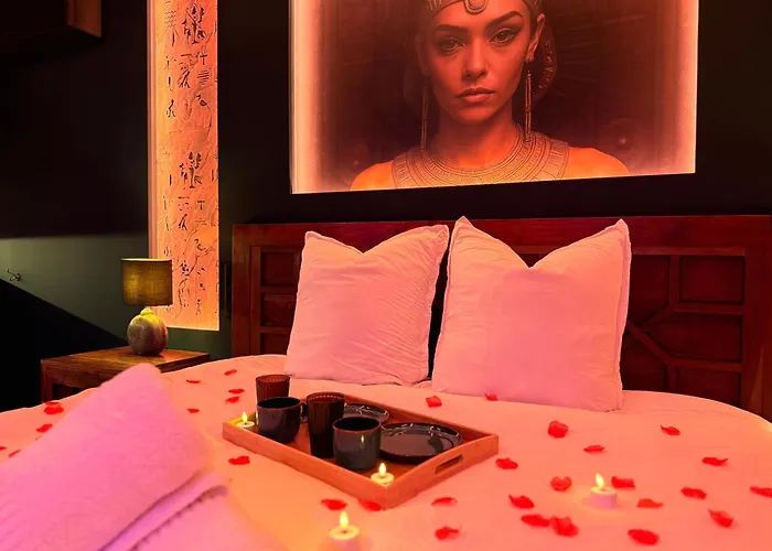 Appartement Le Secret De Cleopatre, De Luxe Avec Jacuzzi Et Piece Secrete Scheibenhard