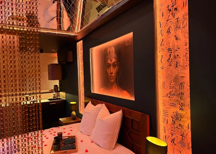 Appartement Le Secret De Cleopatre, De Luxe Avec Jacuzzi Et Piece Secrete