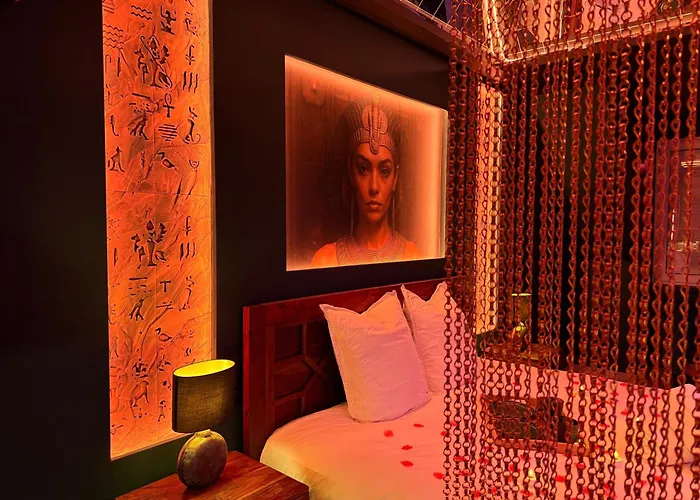 Le Secret De Cleopatre, De Luxe Avec Jacuzzi Et Piece Secrete * Scheibenhard